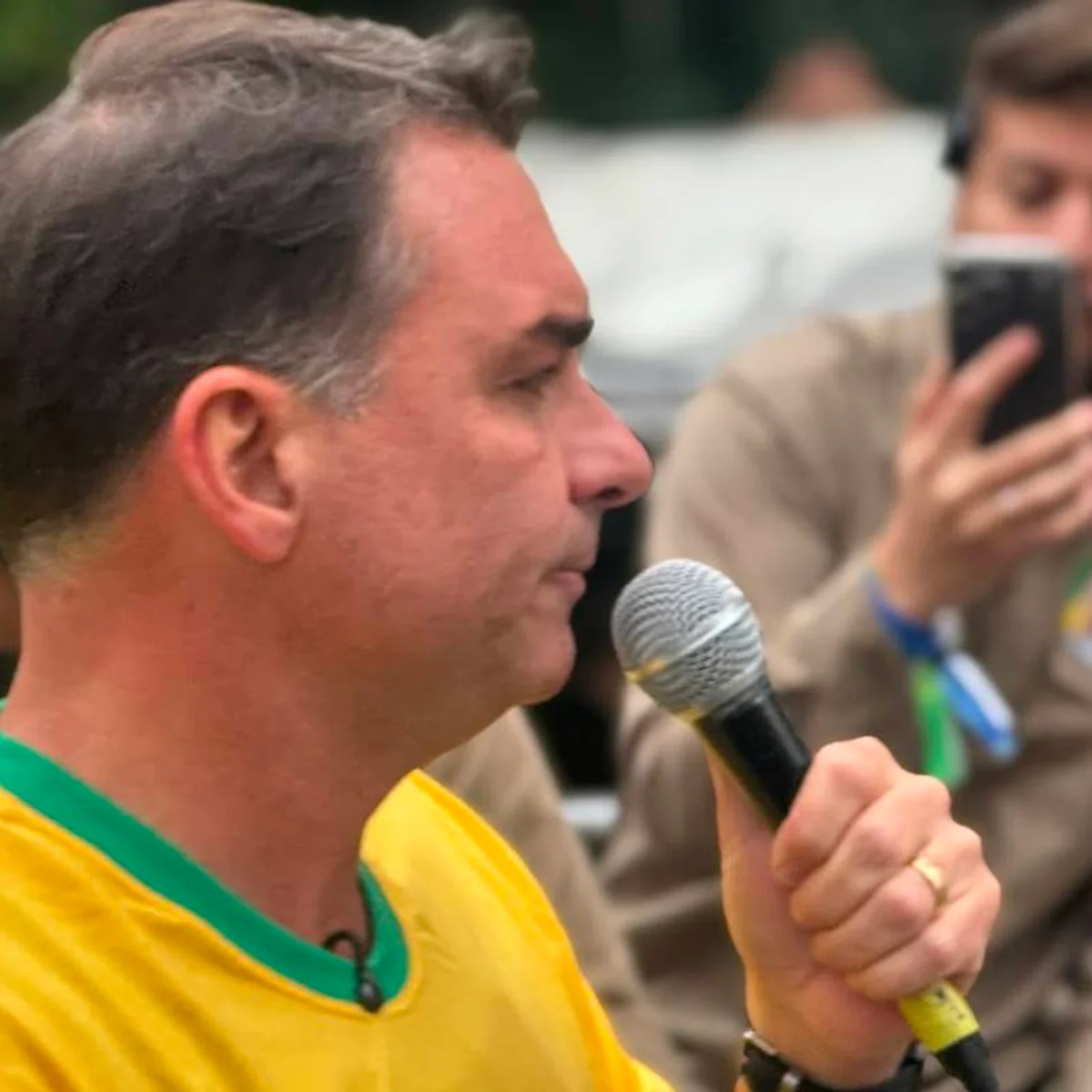 Campanha de Flávio aposta em ligar Moraes a Lula para desgastar petista
