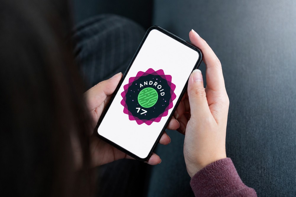 Entenda o que acontece se você não atualizar para o Android 17 — Foto: Reprodução/Vecteezy/wichayada suwanachun/Google/Editada com IA