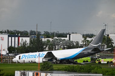 Vídeo mostra avião cargueiro da Amazon saindo da pista antes de acidente que deixou cinco mortos