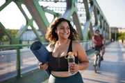 Tomar banho no escuro pode ajudar a regular sono e promover pausa sensorial