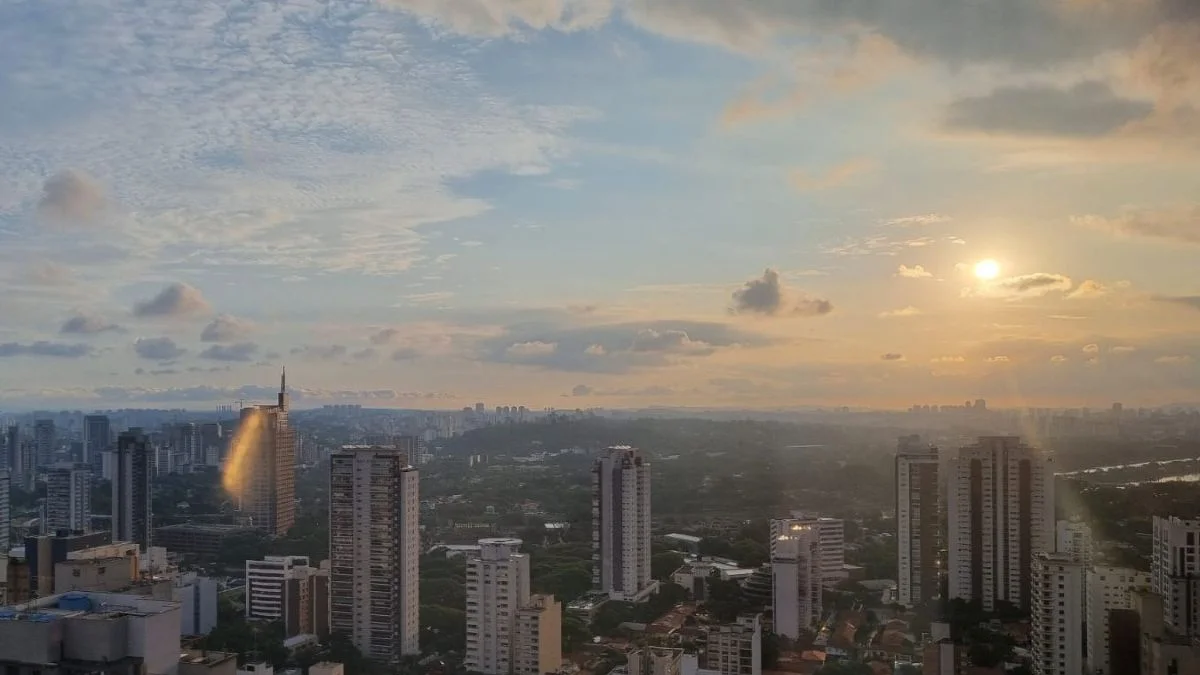 Nova rodada de tempestades e calor intenso atingem o país no fim de semana
