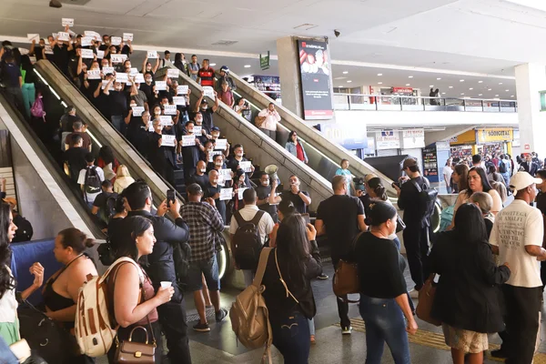 Candidato a federal participa de ato contra Moraes no DF. “Toga sem coroa” - destaque galeria
