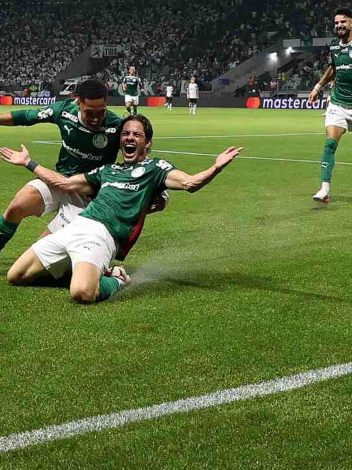 Giay cresce no Palmeiras e ganha destaque e confiança com Abel