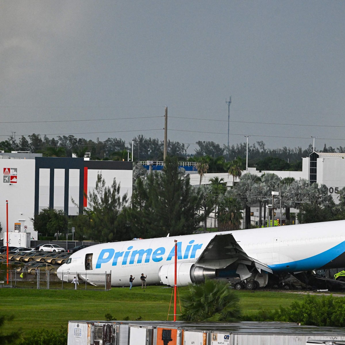 Vídeo mostra avião cargueiro da Amazon saindo da pista antes de acidente que deixou cinco mortos