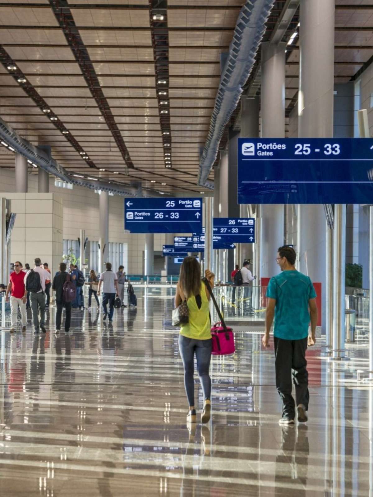 Aeroporto de Confins, em Belo Horizonte, suspende atividades por problema na pista