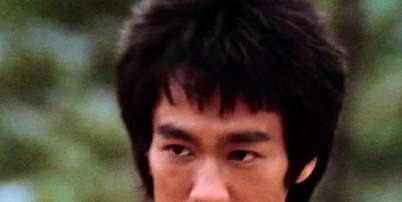 Frase do dia de Bruce Lee: 'Esperar que a vida te trate bem por ser uma boa pessoa é como esperar que um tigre ou um leão não te ataque por ser vegetariano'. Foto: Reprodução, Warner Bros. / Purepeople