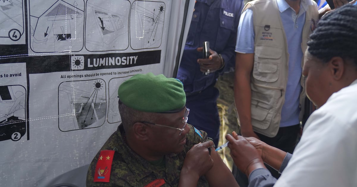 A RDC inicia vacinação contra o ebola para profissionais de saúde no epicentro da epidemia