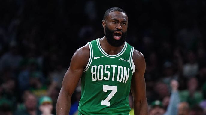 A estrela da NBA Jaylen Brown diz em uma entrevista ridícula que é um influenciador, não um entretenimento para os fãs