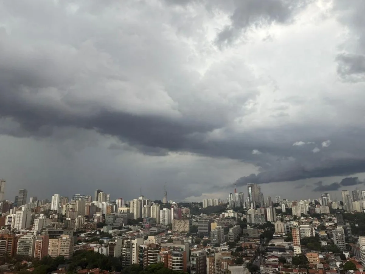 Com chance de tornado, SP pode ter ventos de 100 km/h e granizo