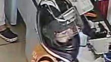 Mulher é flagrada saindo de cemitério com crânio humano em Contagem, na Grande Belo Horizonte