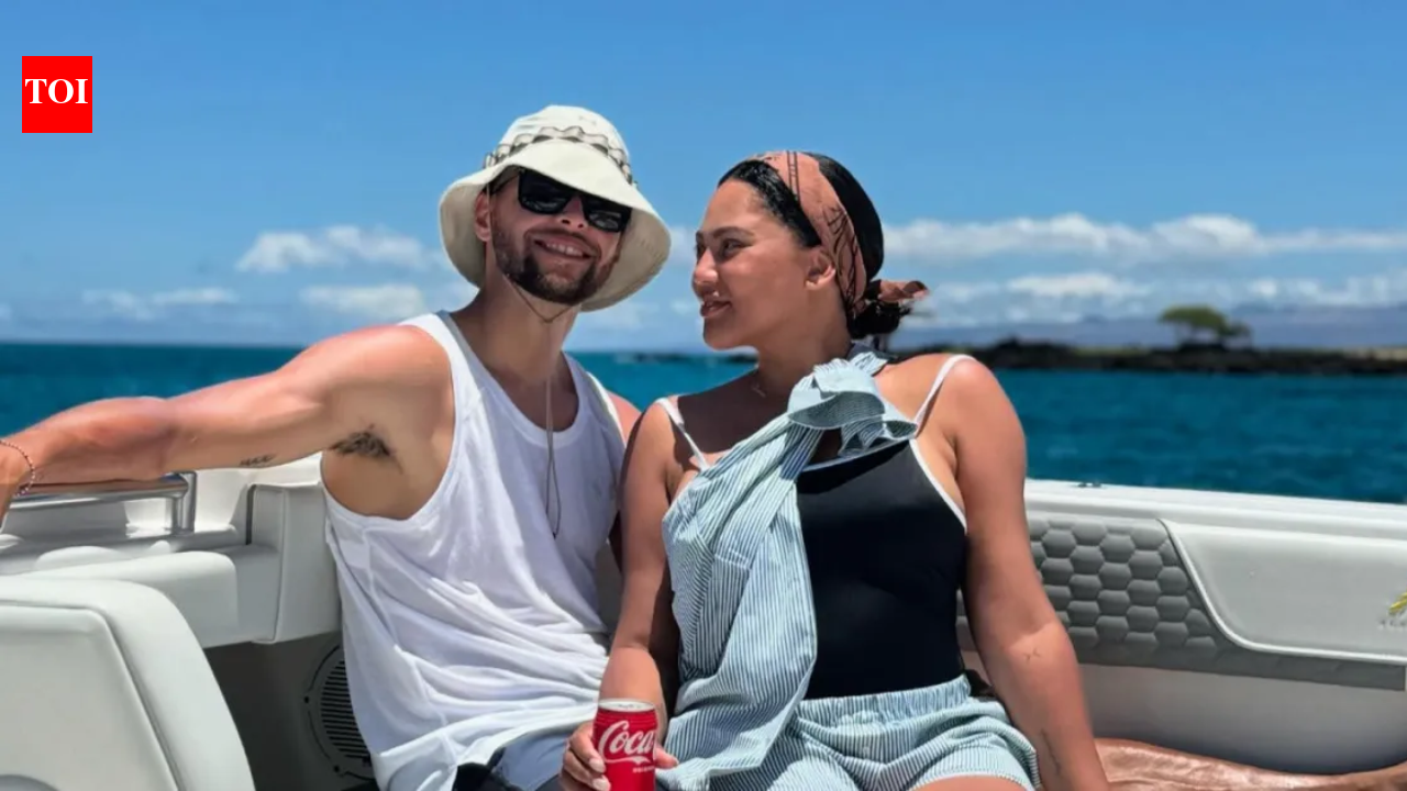 A esposa de Stephen Curry, Ayesha Curry, compartilha momentos doces na bela Costa Sul da Jamaica celebrando sua herança jamaicana