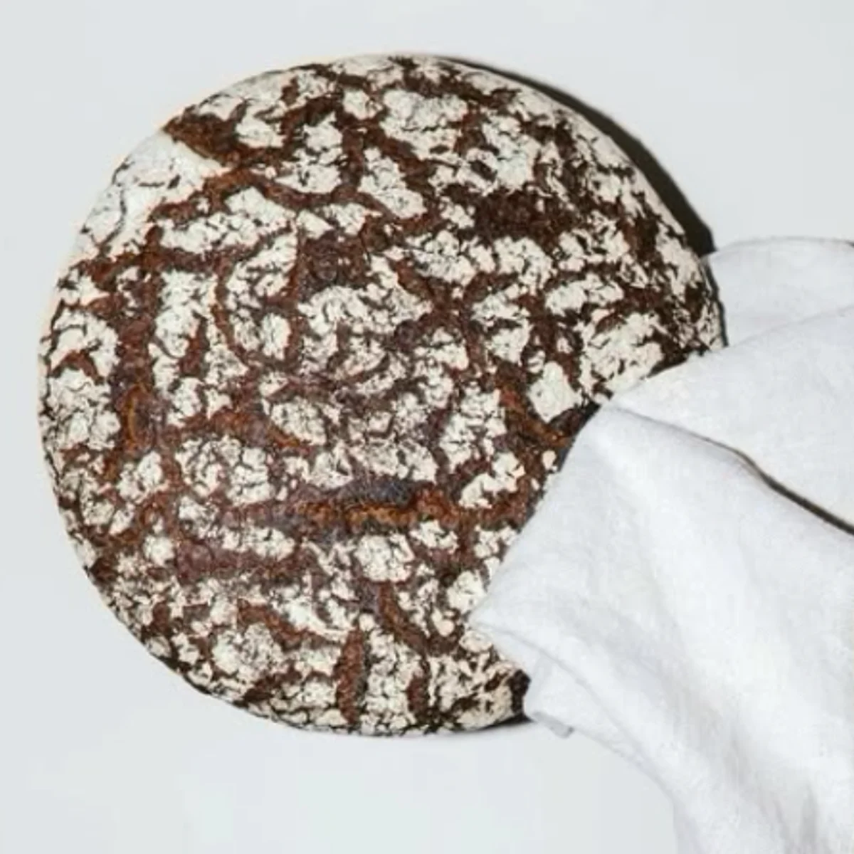 Padaria em Nova York gera polêmica ao vender unidade de pão por R$ 308