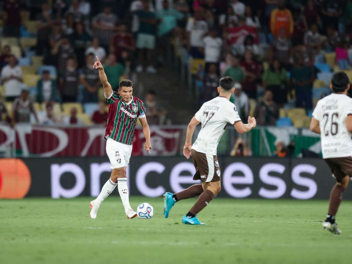 Thiago Silva expõe rotina no Fluminense: "À base de anti-inflamatório"