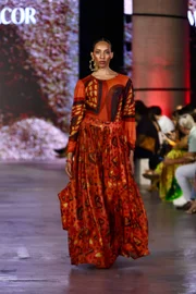 Mikaela Gomes, veterana do Metrópoles Catwalk, brilha no 3º dia de desfiles