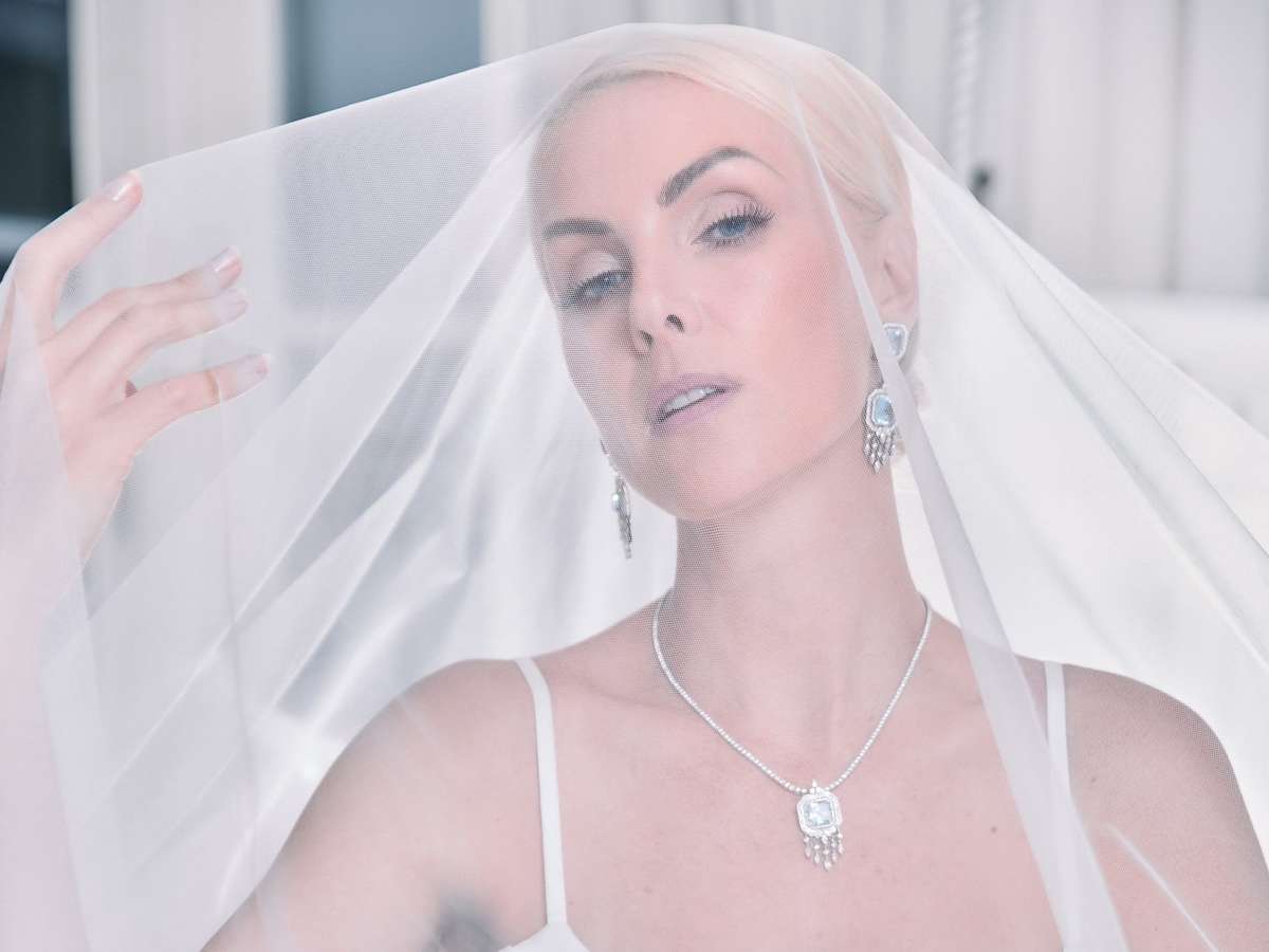 Lá vem a noiva! Veja fotos do vestido de Ana Hickmann para casamento com Edu Guedes