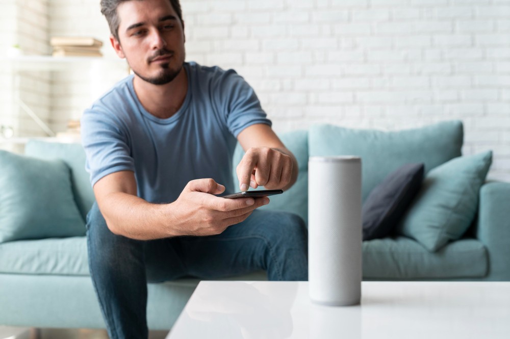 Você pode enviar avisos pelo app da Alexa ou pela própria assistente — Foto: Reprodução/Freepik