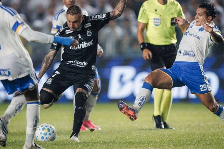 Santos da show de bola, debaixo de chuva, e vence Cruzeiro