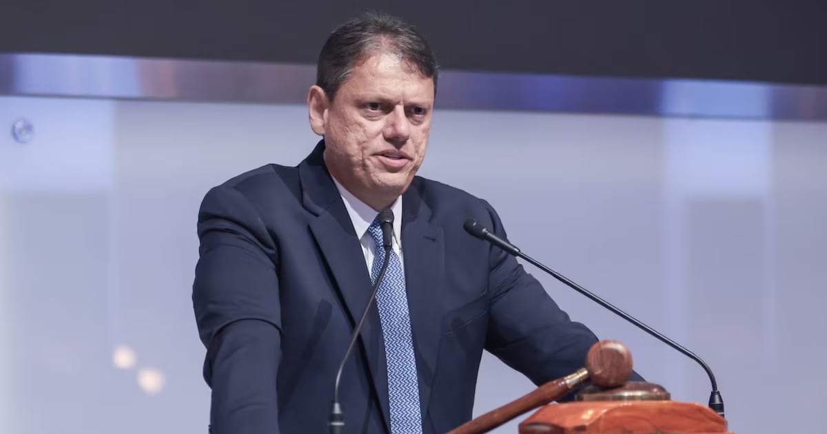 Tarcísio evita falar de Moraes, elogia Fachin e defende investigações sobre ‘Dark Horse’
