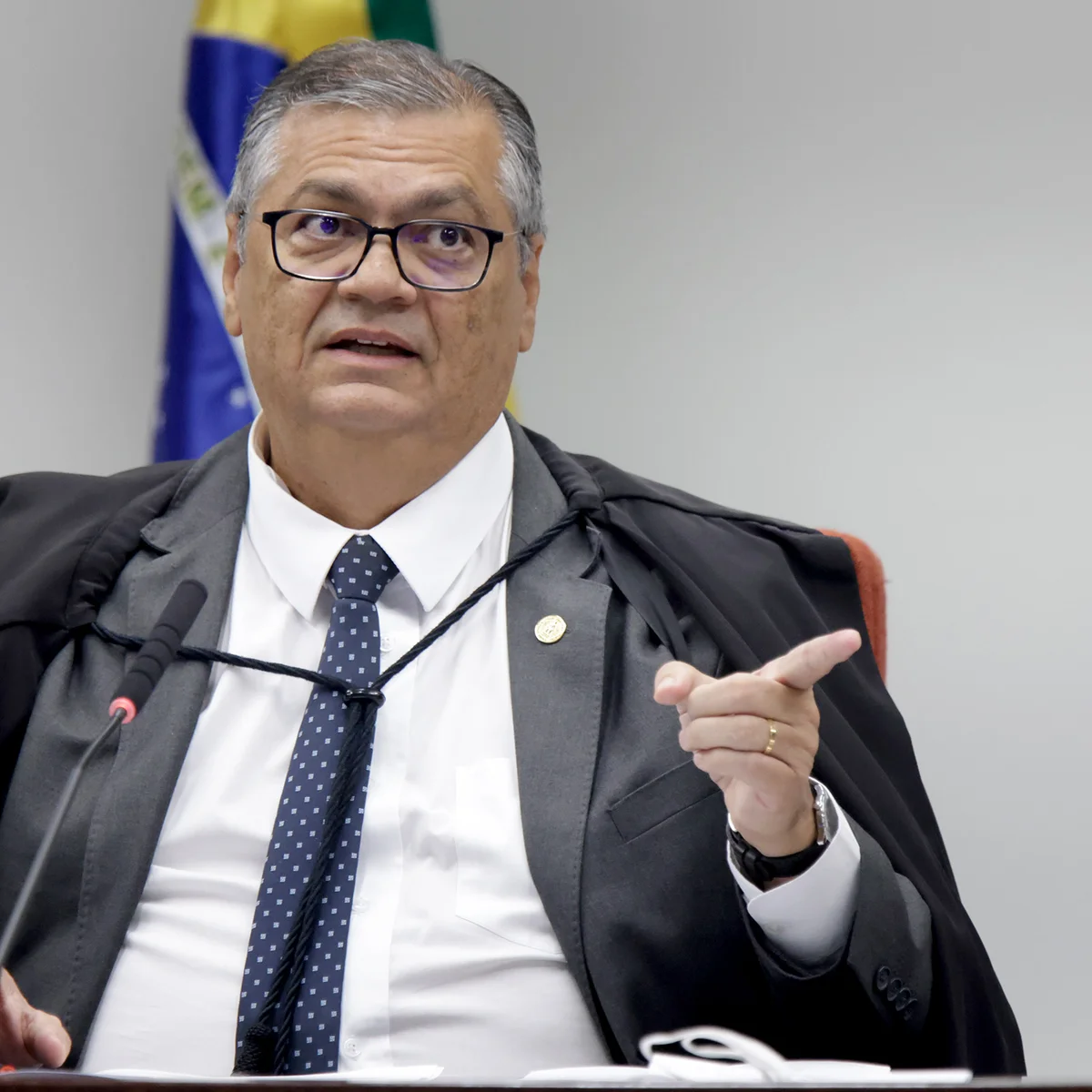 Dino manda PF investigar CVM por suposta omissão no Caso Master