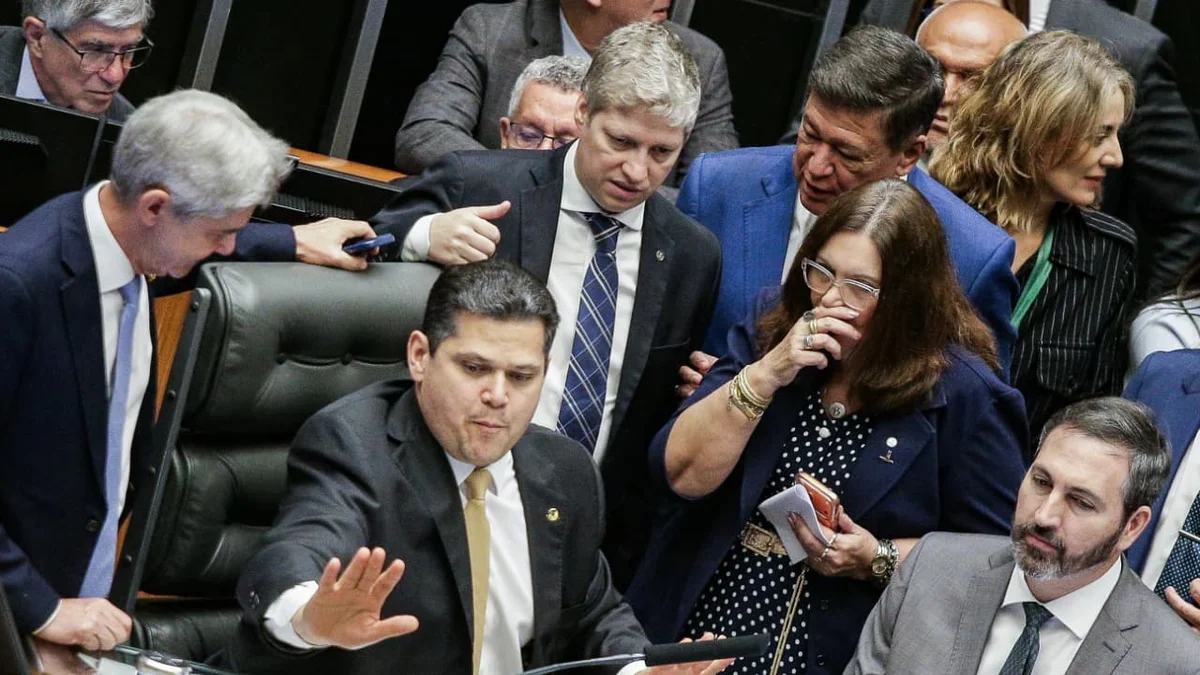 Alcolumbre tem cenário desafiador no Amapá em meio a desgastes em Brasília