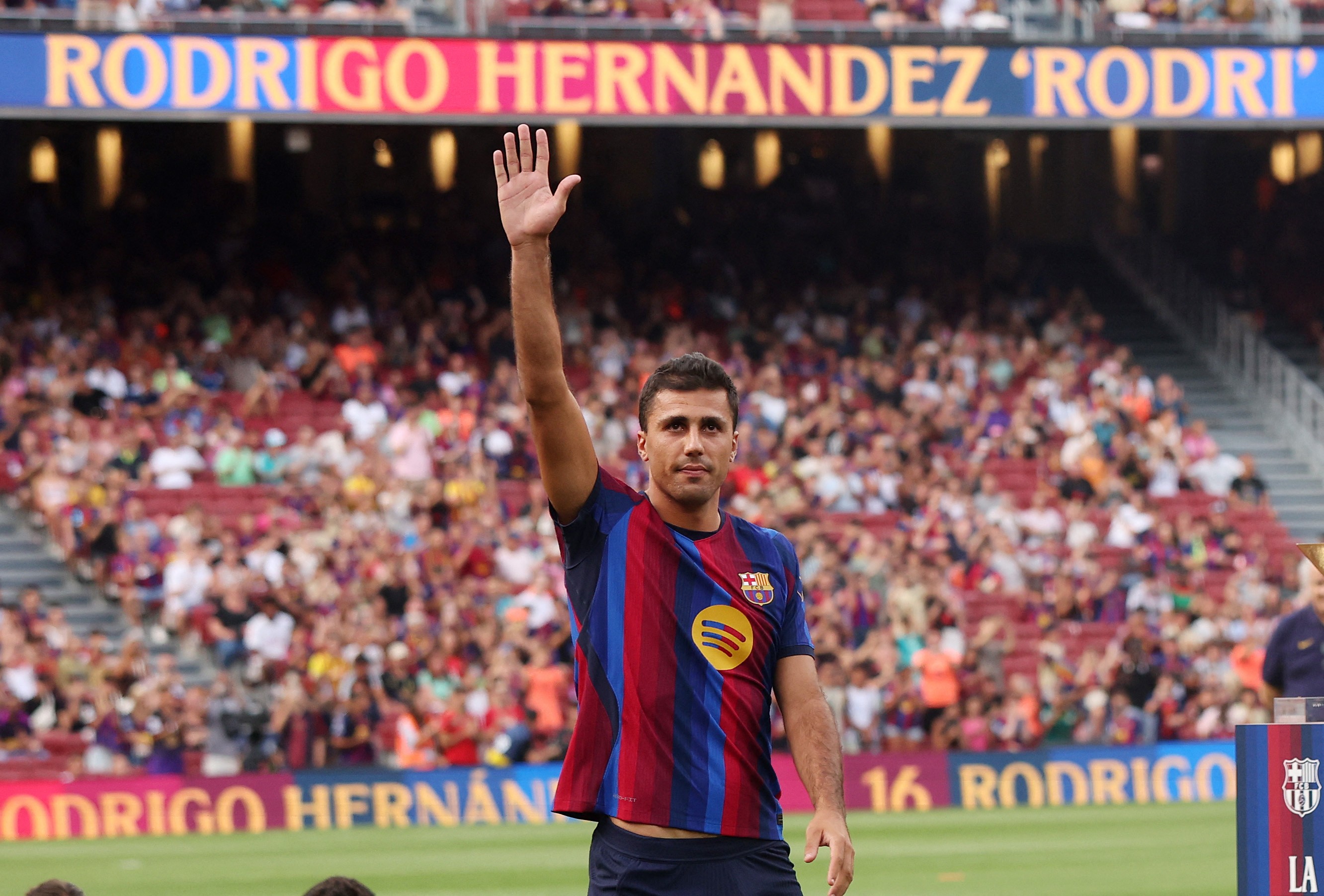 Câmeras flagram Rodri surpreso com adversário do Barcelona: "São muito ruins"
