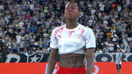 Wallace Yan chora muito ao ser expulso após revisão do VAR