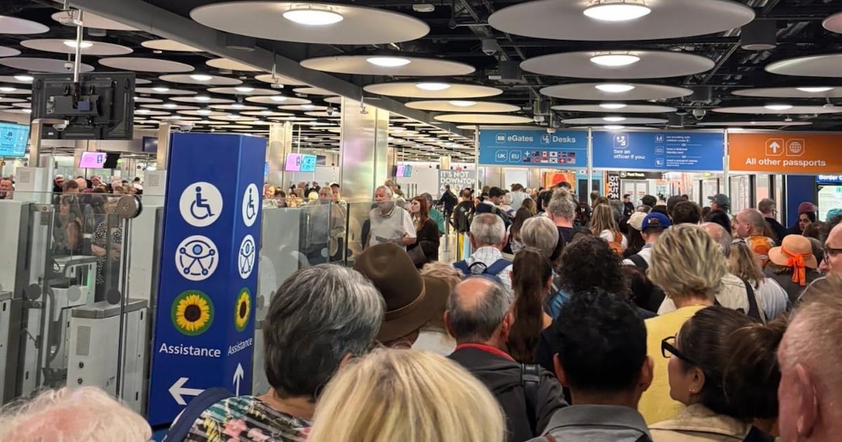 Falha técnica em maior aeroportos de Londres já causa mais de 1500 voos cancelados