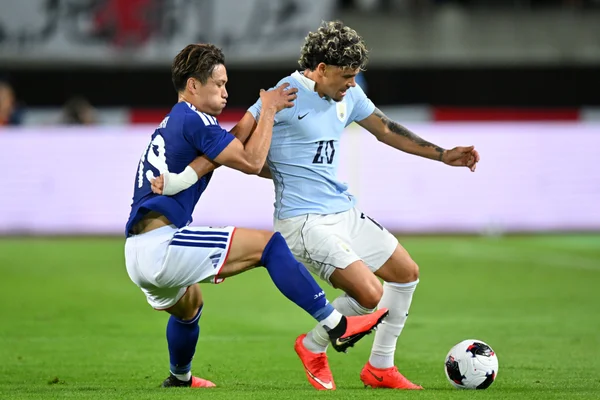 Na estreia de Diego Forlán, Uruguai perde amistoso para o Japão por 3 x 1 - destaque galeria