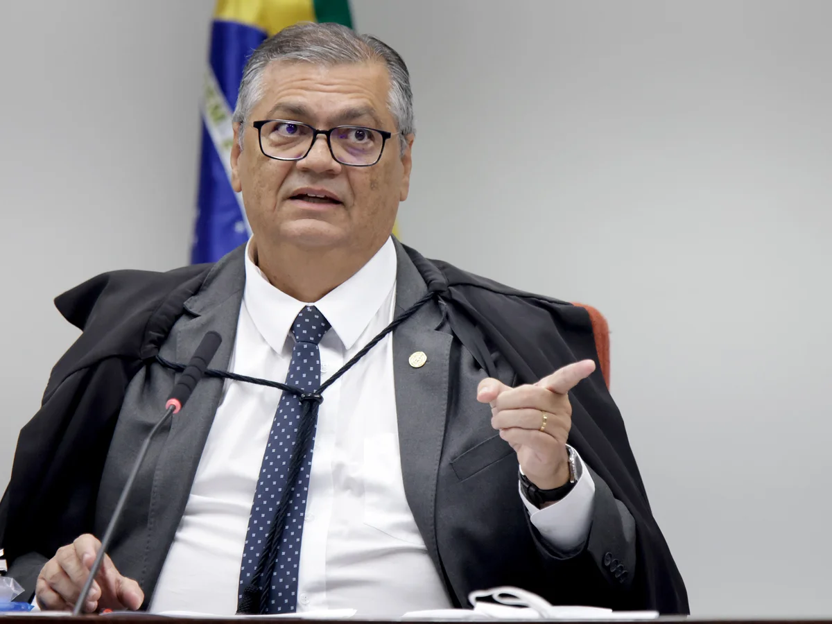 Dino manda PF investigar CVM por suposta omissão no Caso Master
