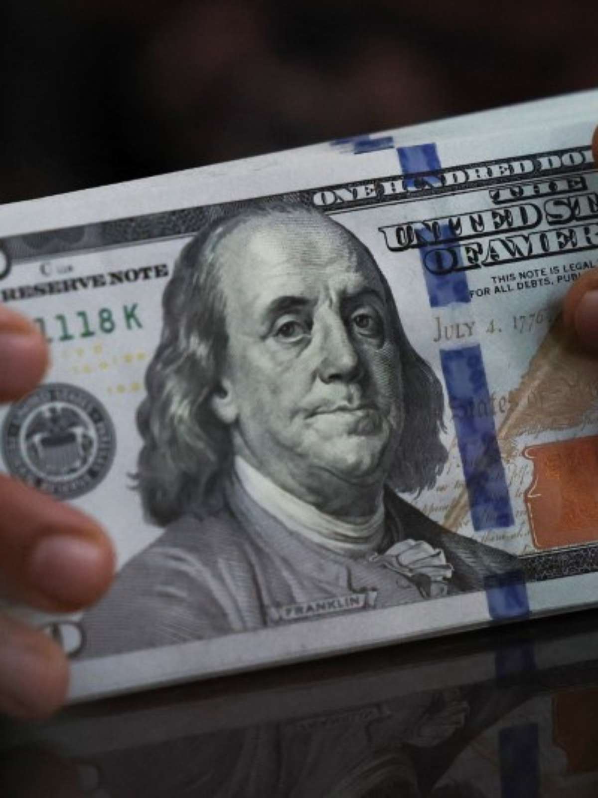 Dólar sobe e fecha perto dos R$ 5,20, com mercado de olho nas eleições no Brasil e nos juros dos EUA