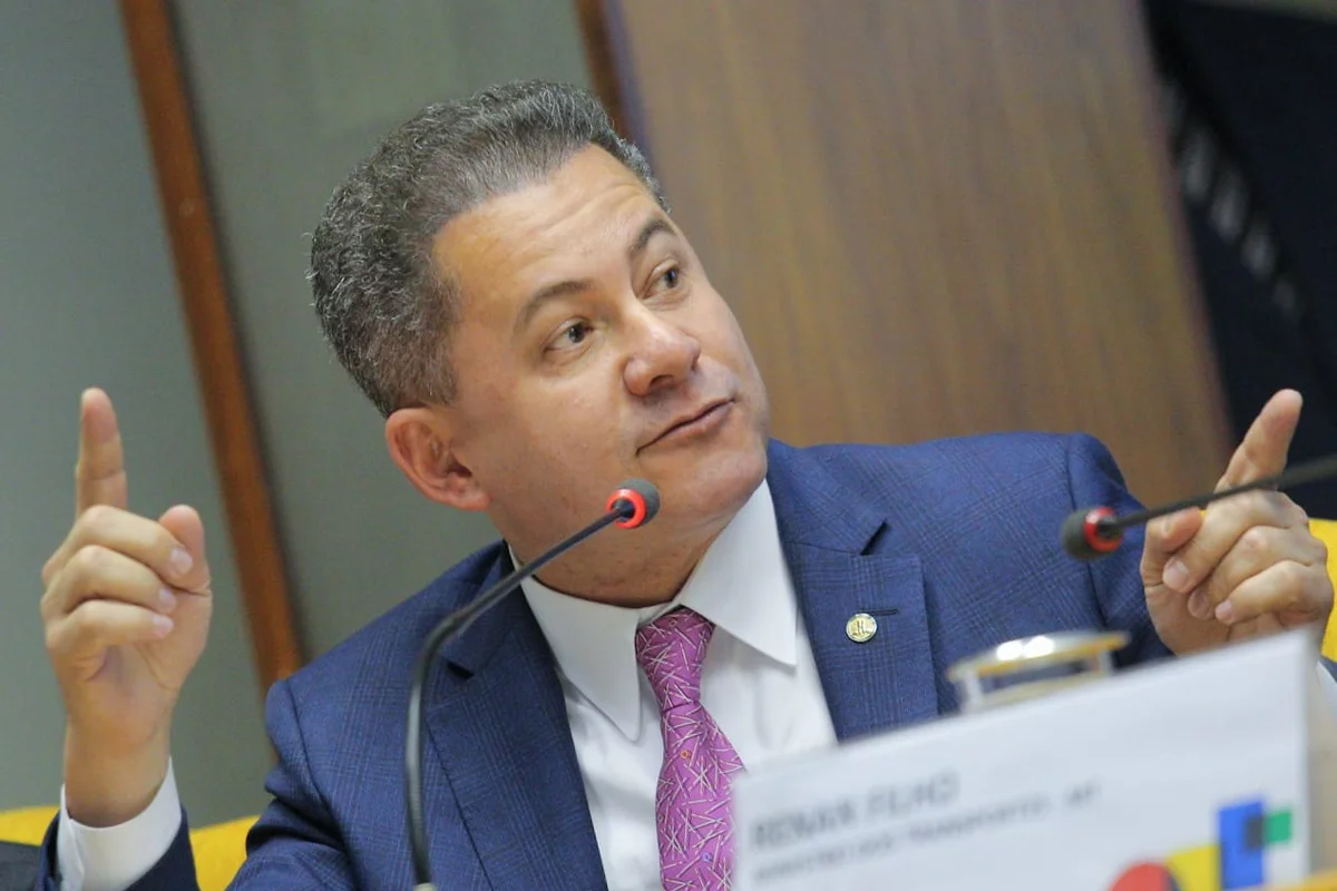 Quem é Cezinha de Madureira, deputado alvo da PF por tráfico de influência