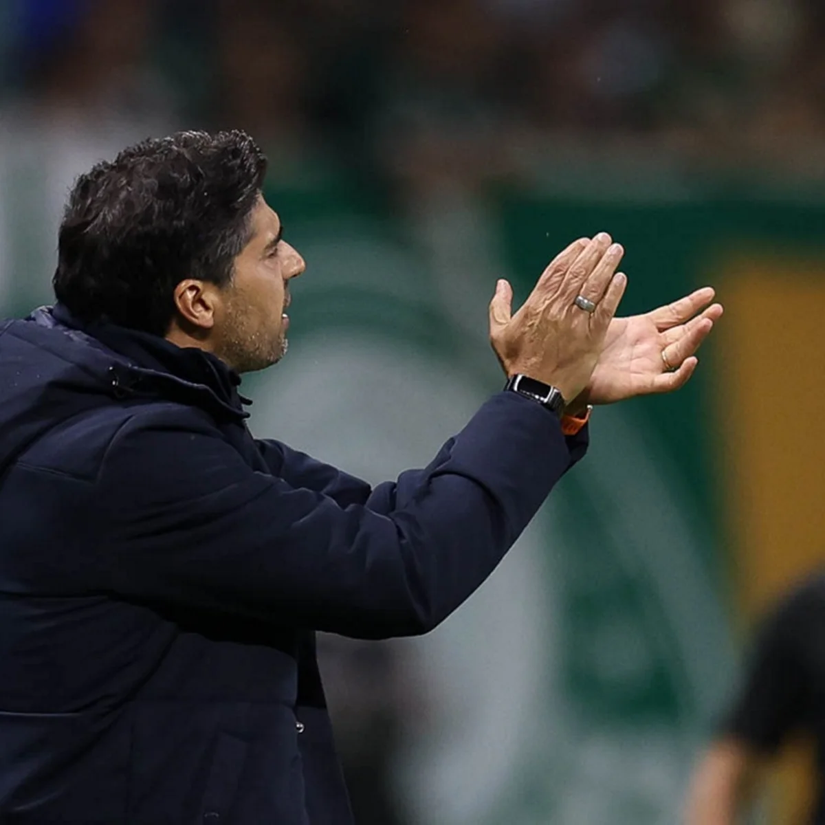 Abel admite erro e pede desculpas à torcida após Palmeiras vencer a LDU