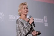 Julia Lemmertz se emociona ao receber homenagem no Festival de Brasília - imagem 3