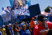Apoiadores se reúnem em Ceilândia