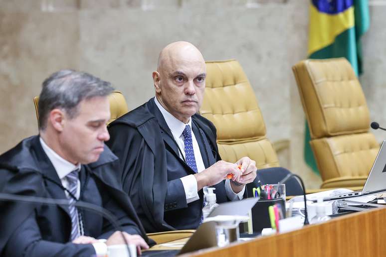 Crise no STF ultrapassa disputa jurídica e pode acabar em discussão de favorecimento de Mendonça a Flávio, alertam especialistas
