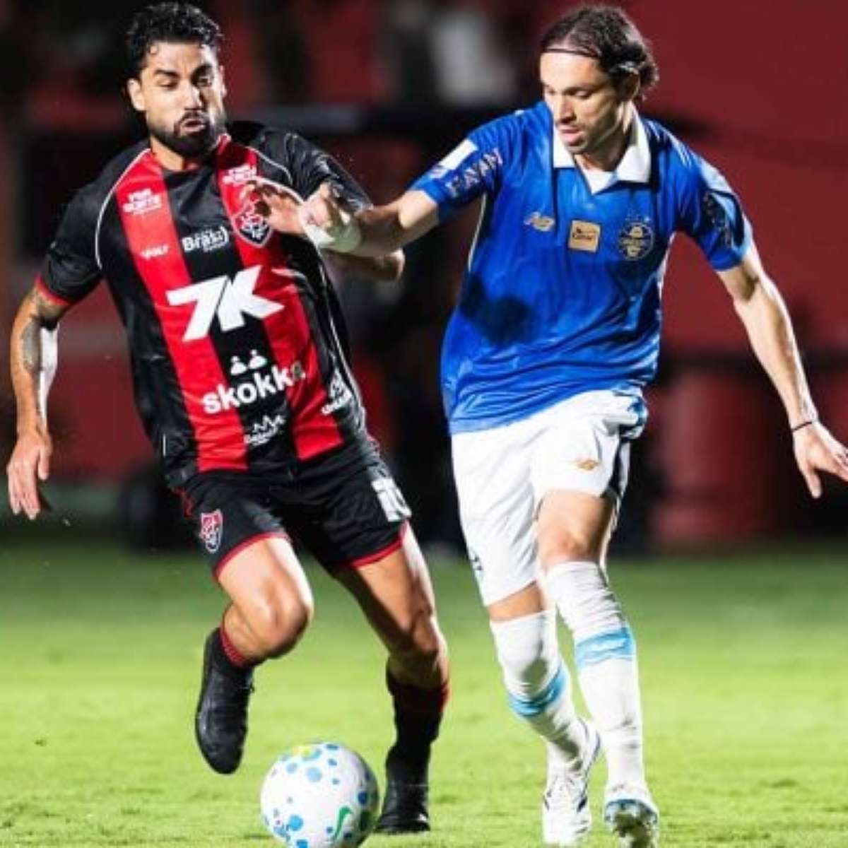 Grêmio é derrotado pelo Vitória e segue sem vencer fora no Brasileirão