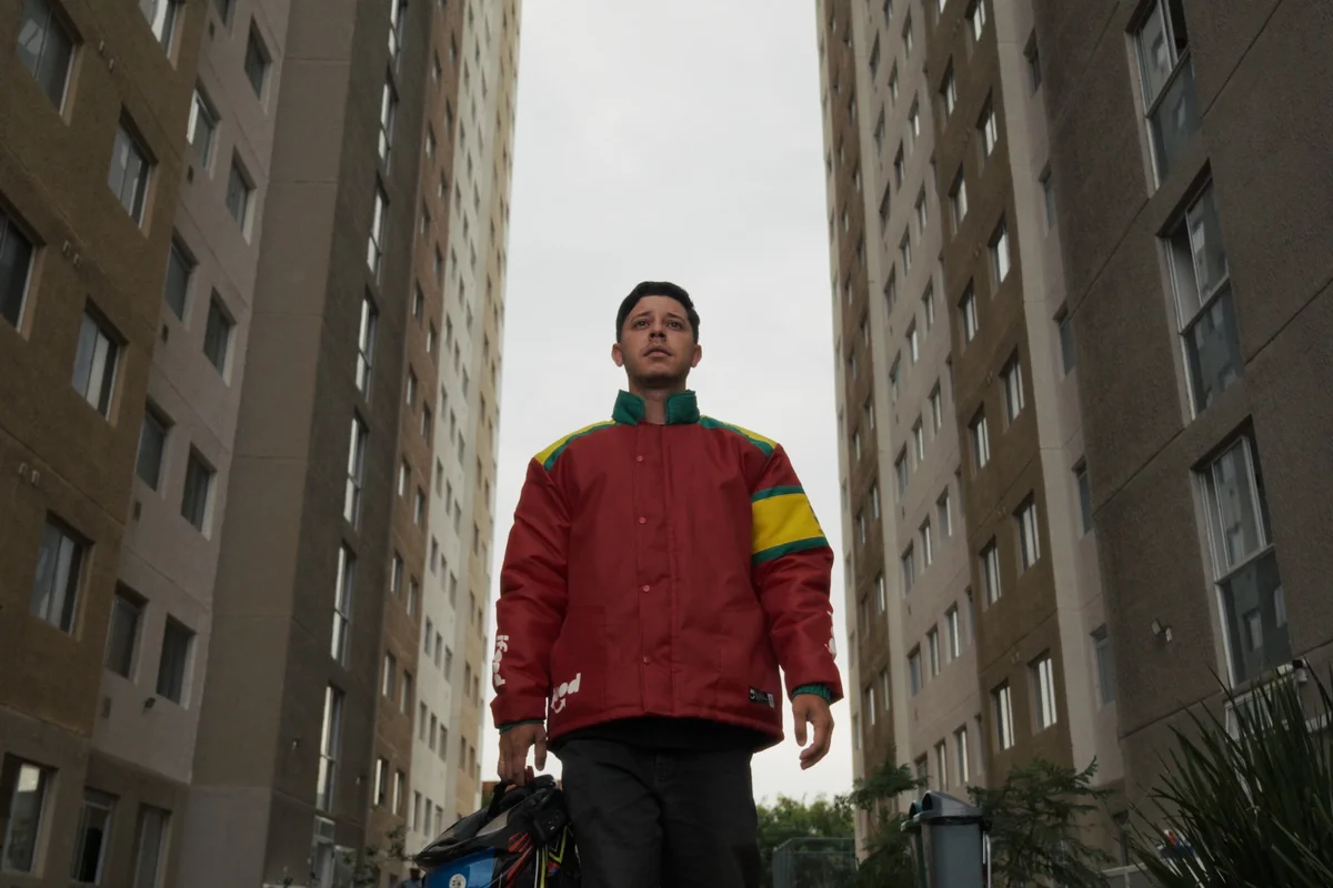 Vidas em movimento: entregador realiza sonho da casa própria