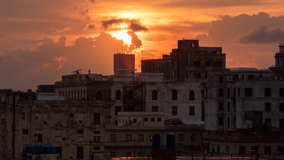 Cuba mergulha no apagão total enquanto a rede elétrica colapsa novamente, Embaixada dos EUA alerta