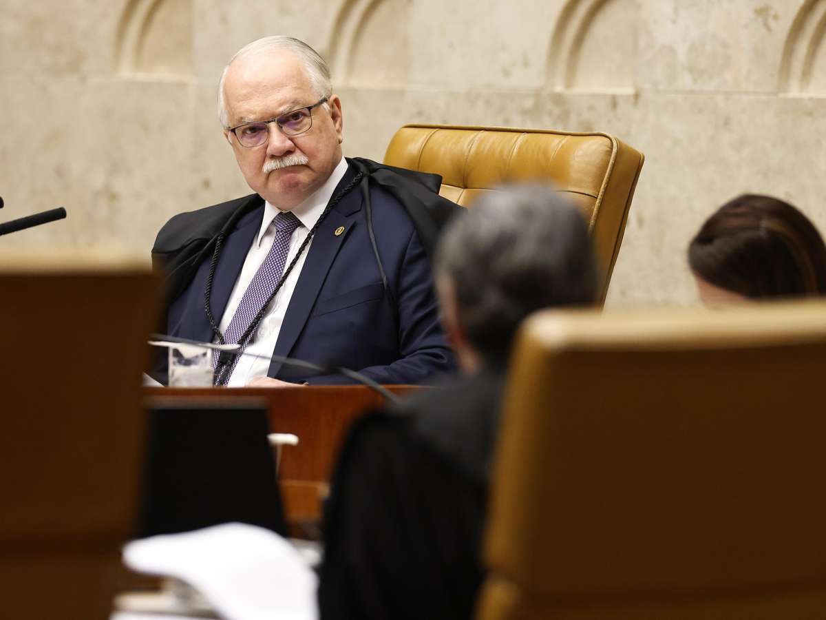 Decisão de Fachin foi para 'trazer para a ordem de novo' e mostrar que 'STF não está disponível para manobra eleitoral', dizem juristas