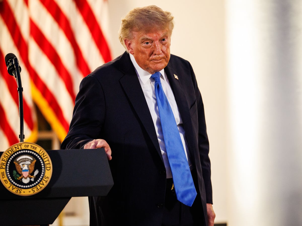 Os republicanos em luta para manter a maioria olham para uma 'convenção de meio mandato' para superar a impopularidade de Trump.