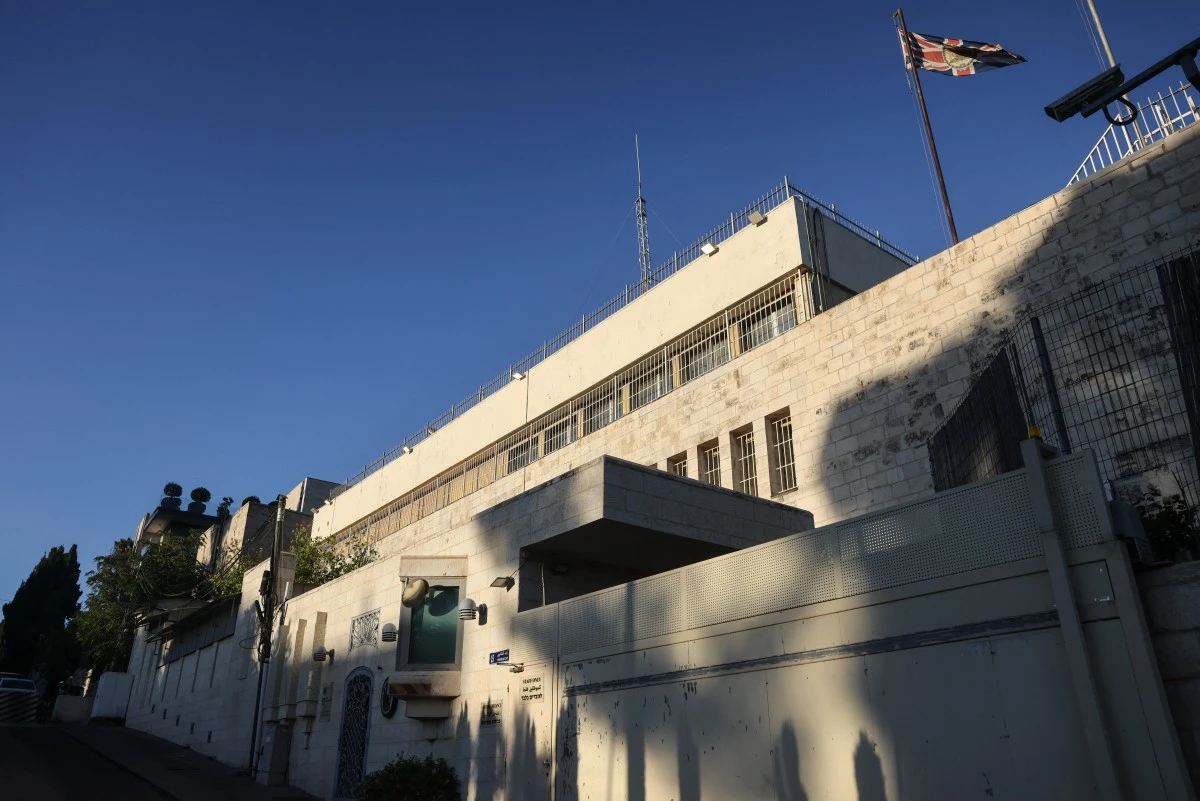 Israel diz ao consulado britânico em Jerusalém Oriental que deve fechar, dizem fontes