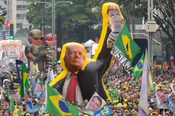 Campanha de Flávio aposta em ligar Moraes a Lula para desgastar petista