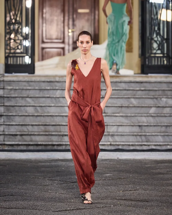 Mikaela Gomes desfila no Metrópoles Catwalk pela terceira vez
