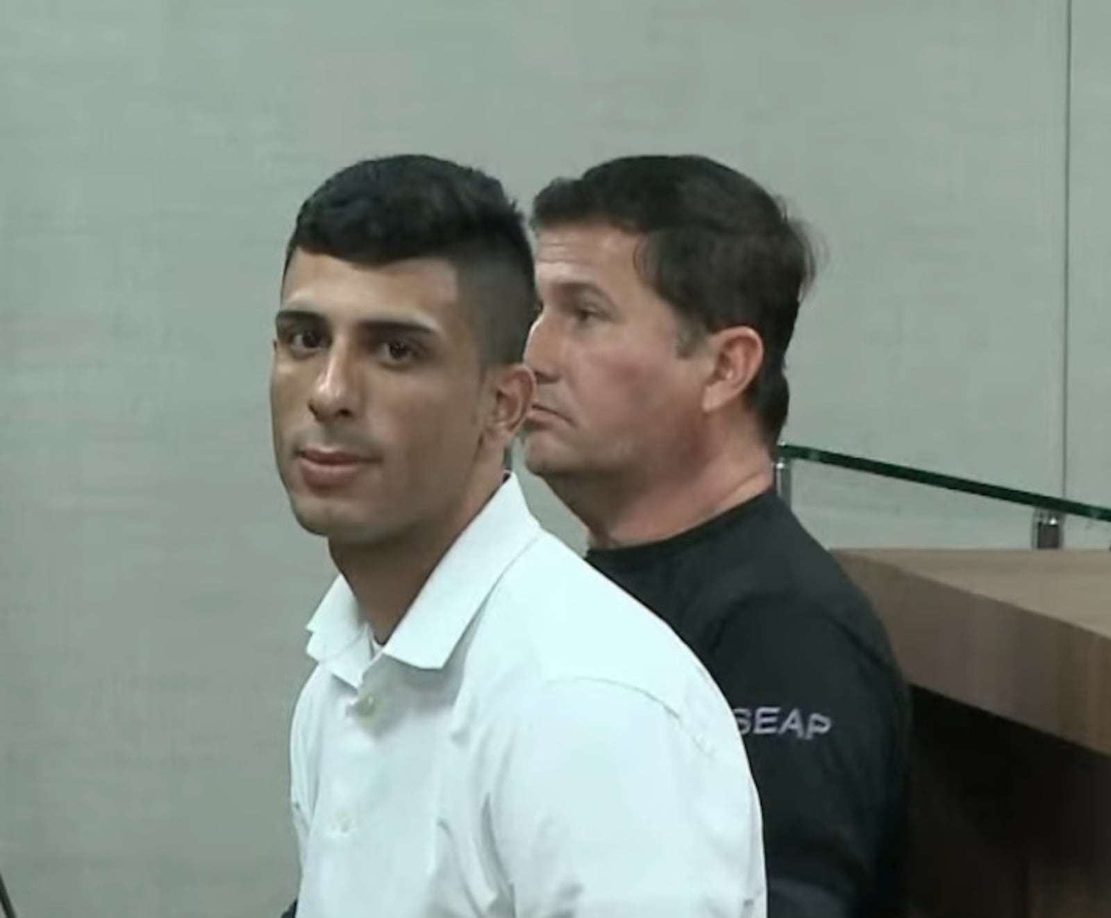 Imagem da matéria: Acusado de matar jovem a tiros dentro de pizzaria, em Cabedelo, é condenado a 16 anos de prisão