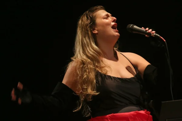 Alice Caymmi recorda conflitos com Nana e fala sobre homenagem à tia