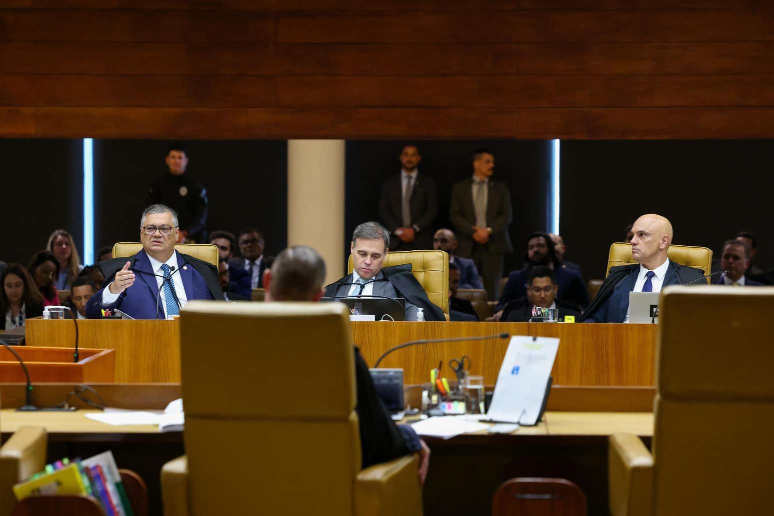 Dino, Mendon&ccedil;a e Moraes em sess&atilde;o plen&aacute;ria no STF nesta ter&ccedil;a-feira, 15