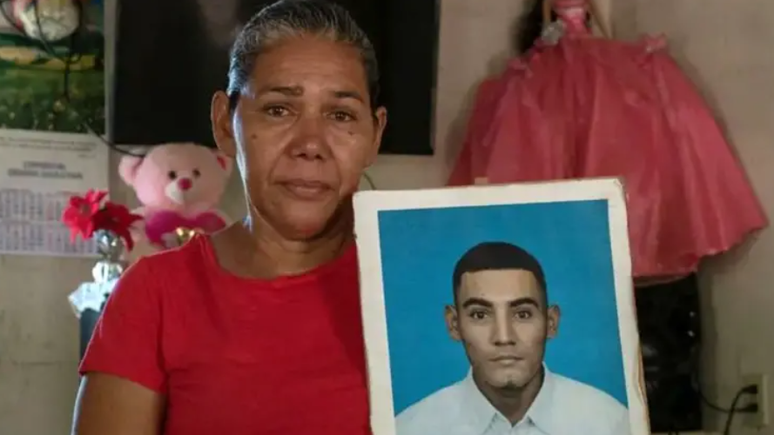 'Não tenho notícias dele há quase cinco anos': as mães que procuram seus filhos no sistema prisional do regime de exceção de Bukele em El Salvador