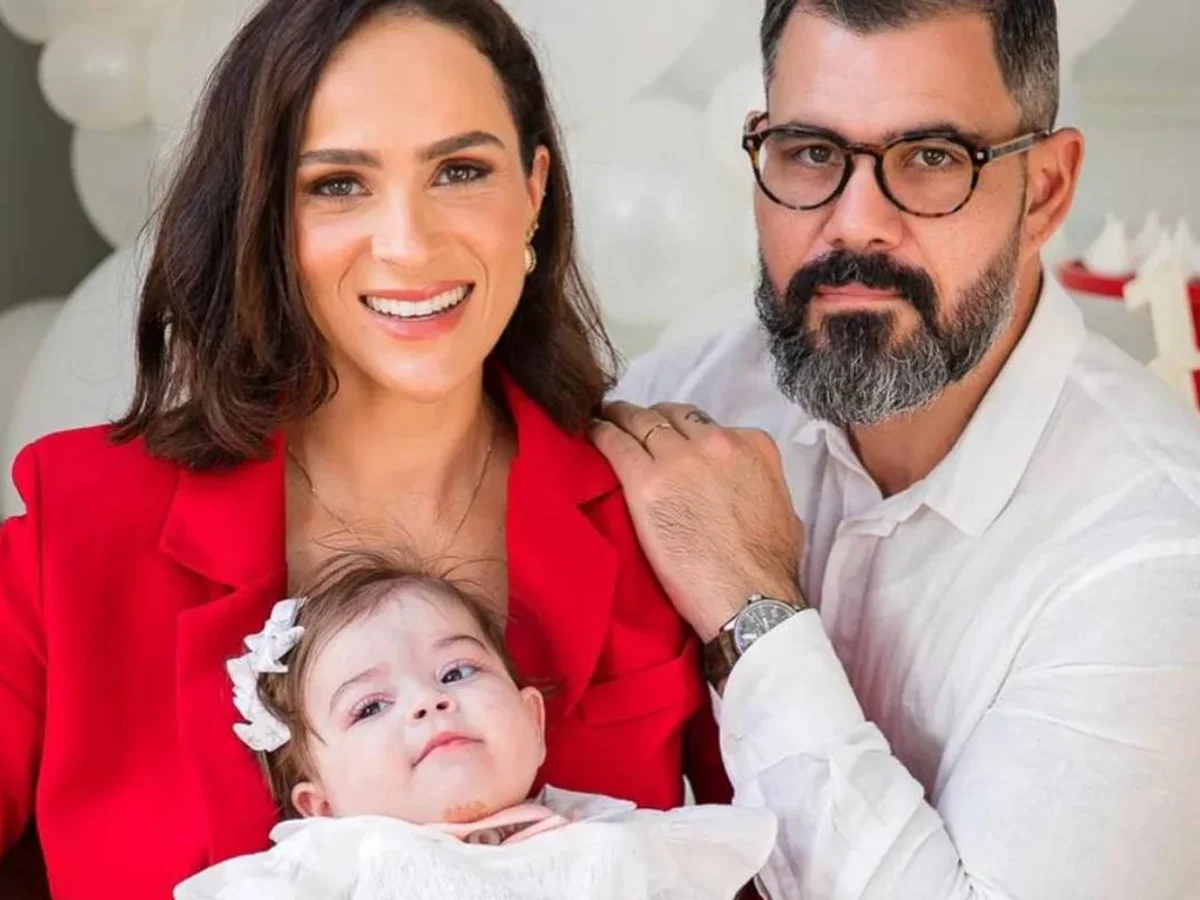 Letícia Cazarré se revolta com críticas por não acompanhar filha internada