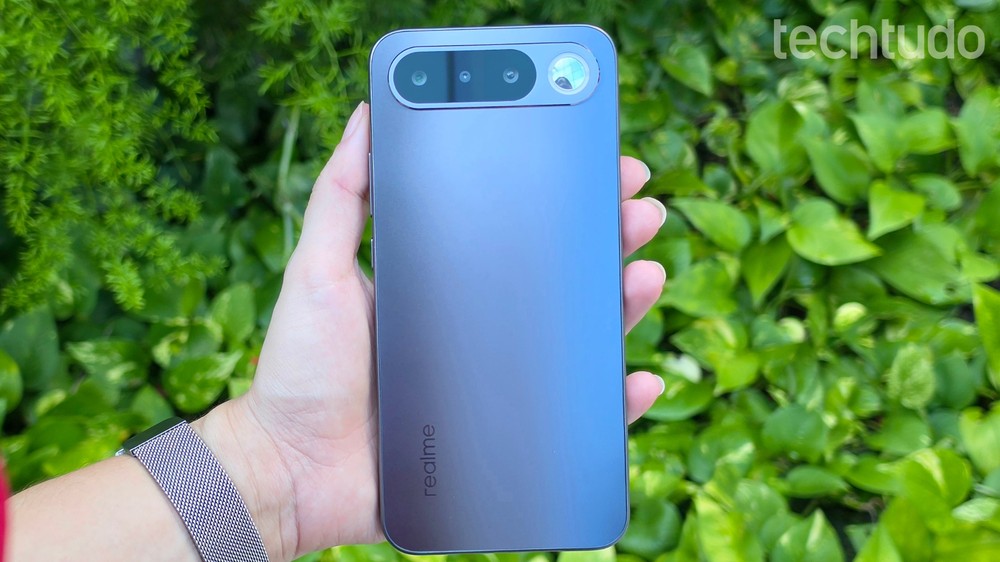 realme 16 (com marca) — Foto: Ana Letícia Loubak/TechTudo