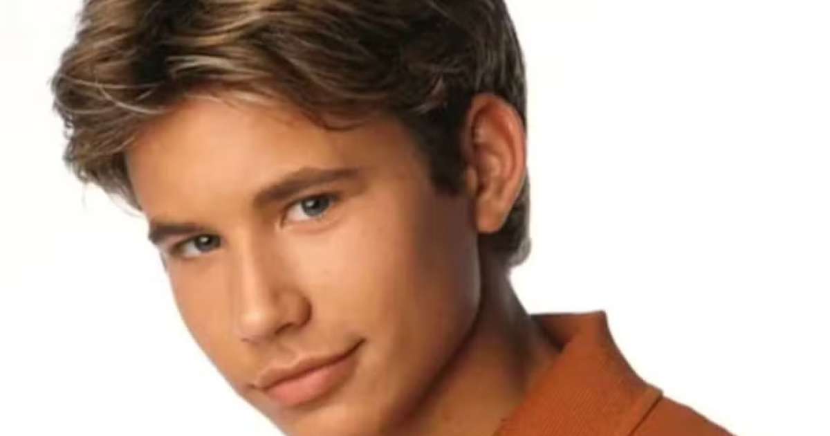 Astro teen dos anos 90 teria chutado policial no estômago durante abordagem e é preso, diz site